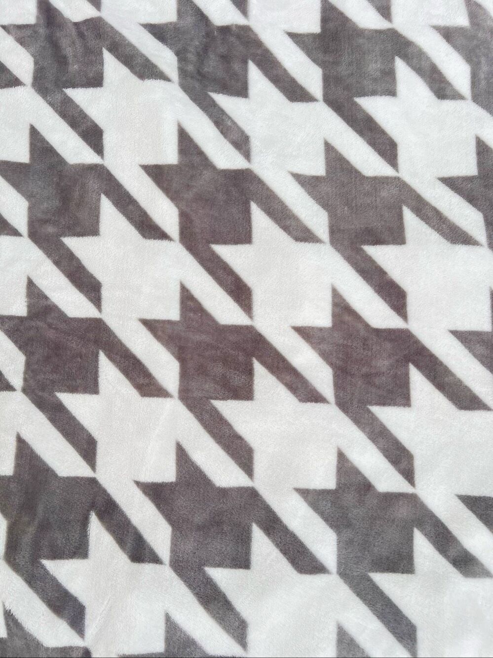 Light Gray and White Houndstooth Pattern Fleece Throw Blanket